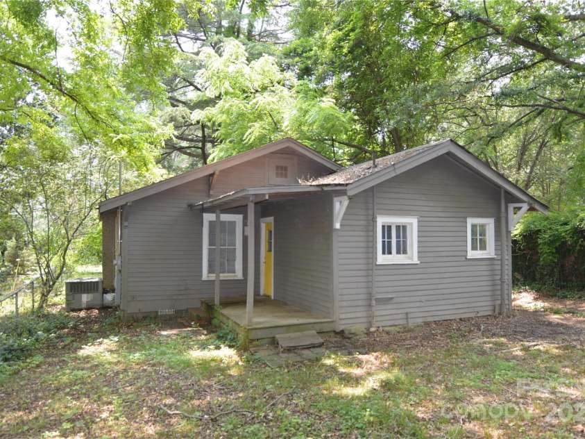 1216 Mountain Avenue, Gastonia, NC 28052.  MLS# CAR4266032, YatesRealty ID 33128. 