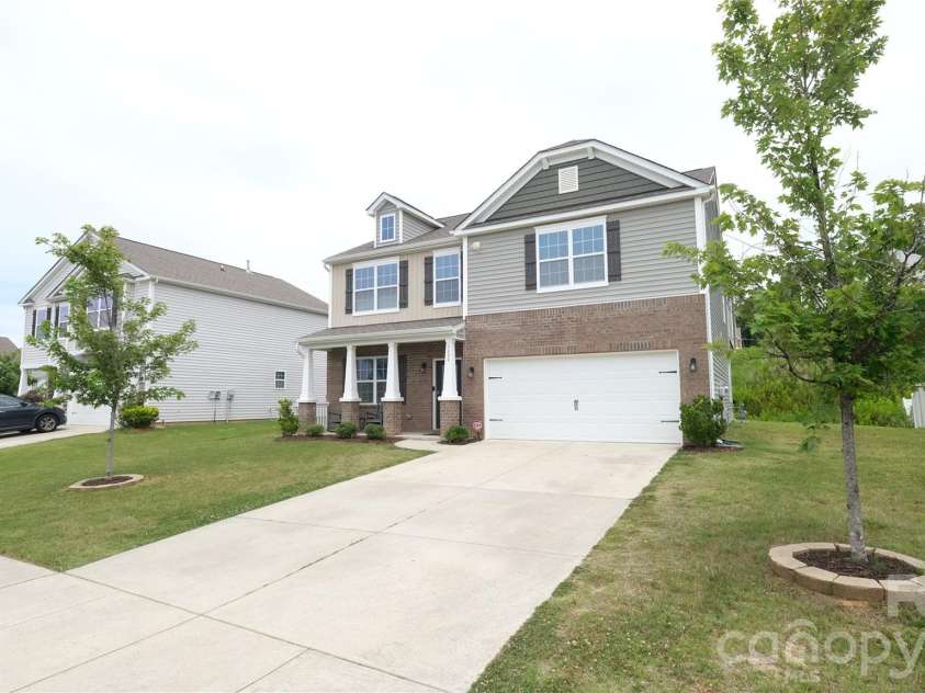7032 Branch Fork Road, Charlotte, NC 28215.  MLS# CAR4397794, YatesRealty ID 33128. 