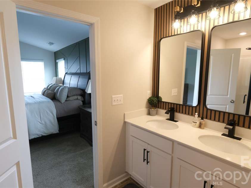 7032 Branch Fork Road, Charlotte, NC 28215.  MLS# CAR4397794, YatesRealty ID 33128. 