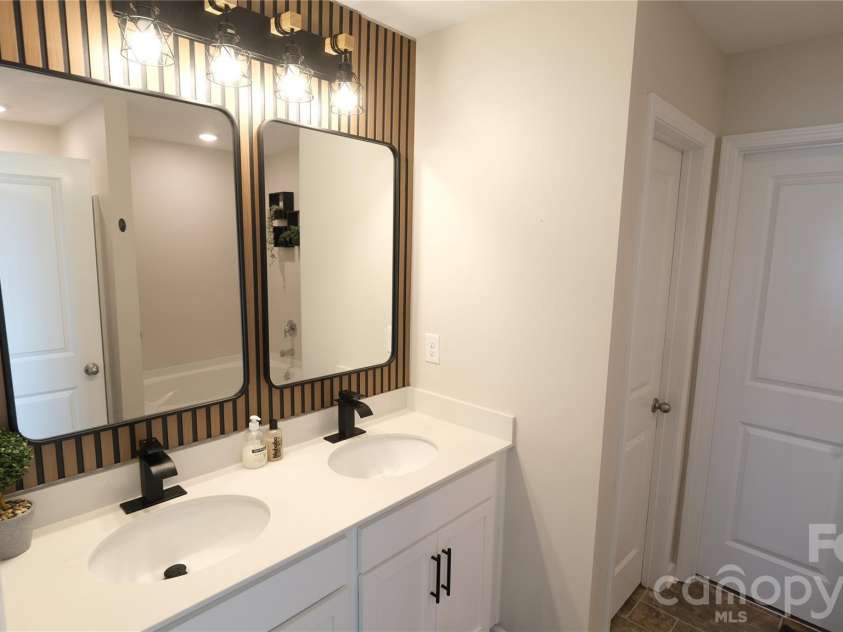 7032 Branch Fork Road, Charlotte, NC 28215.  MLS# CAR4397794, YatesRealty ID 33128. 