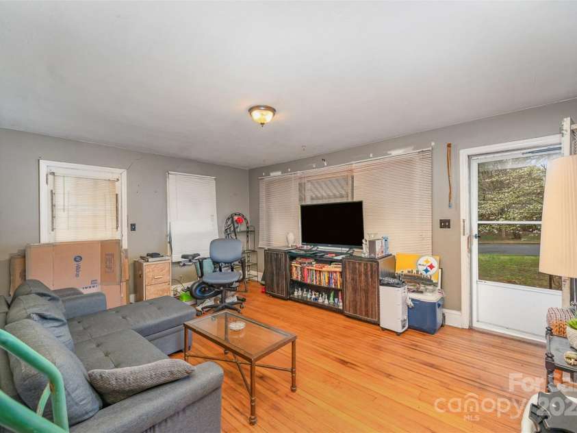 2740 Dogwood Avenue, Charlotte, NC 28206.  MLS# CAR4122087, YatesRealty ID 3313. 