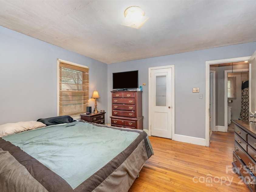 2740 Dogwood Avenue, Charlotte, NC 28206.  MLS# CAR4122087, YatesRealty ID 3313. 