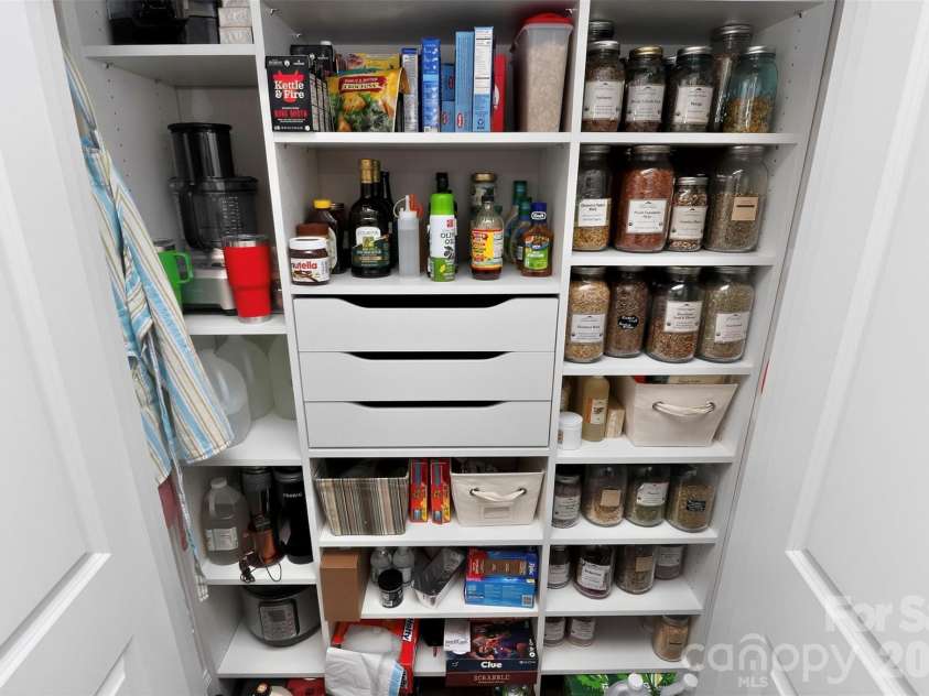 115 Mint Avenue, Mooresville, NC 28117.  MLS# CAR4397939, YatesRealty ID 33130. Custom Pantry