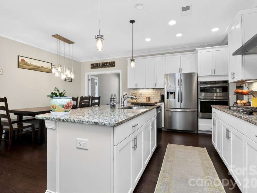 115 Mint Avenue, Mooresville, NC 28117.  MLS# CAR4397939, YatesRealty ID 33130. Eat-In Kitchen