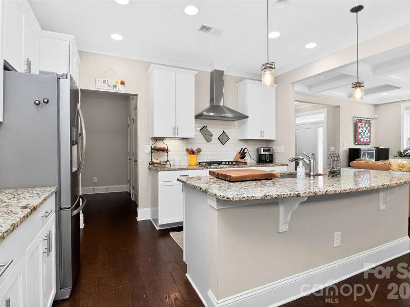 115 Mint Avenue, Mooresville, NC 28117.  MLS# CAR4397939, YatesRealty ID 33130. Gourmet Kitchen