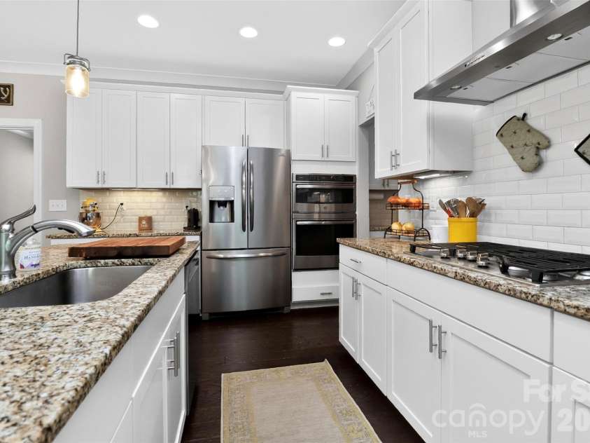 115 Mint Avenue, Mooresville, NC 28117.  MLS# CAR4397939, YatesRealty ID 33130. Stainless Appliances