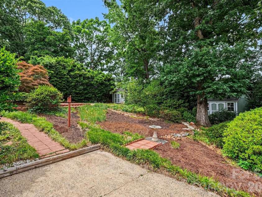 1030 Mclaughlin Drive, Charlotte, NC 28212.  MLS# CAR4393613, YatesRealty ID 33132. 