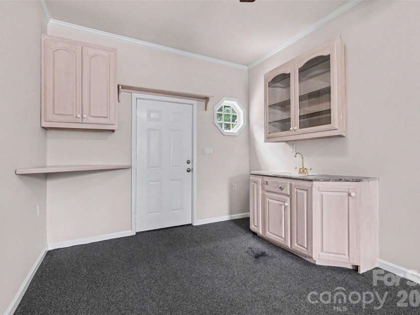 1030 Mclaughlin Drive, Charlotte, NC 28212.  MLS# CAR4393613, YatesRealty ID 33132. Flex Room