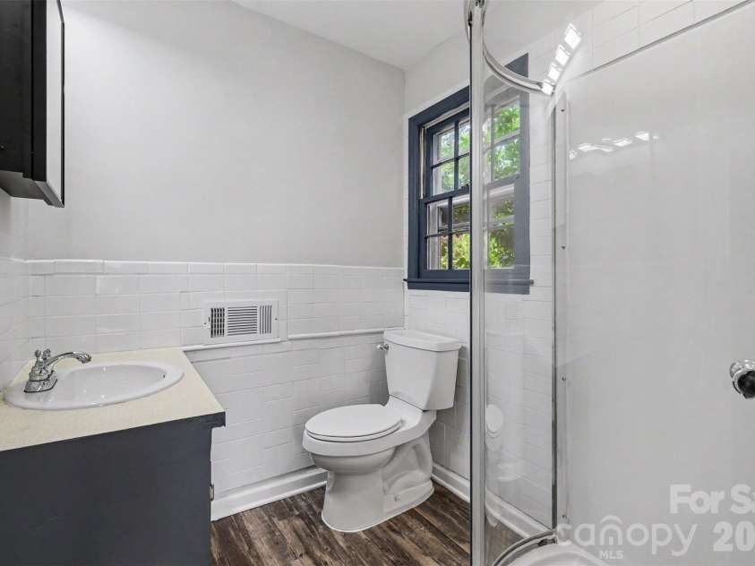 1030 Mclaughlin Drive, Charlotte, NC 28212.  MLS# CAR4393613, YatesRealty ID 33132. Lower Full Bathroom
