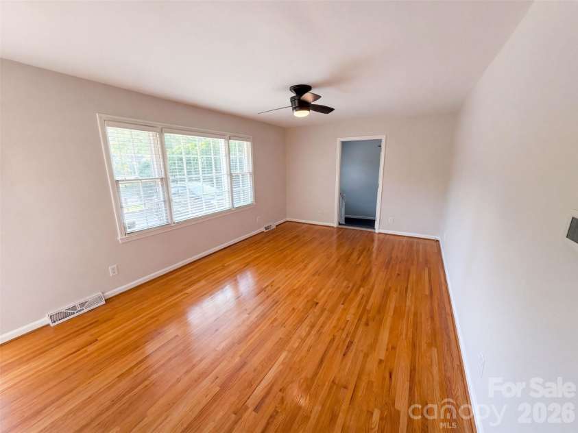 1030 Mclaughlin Drive, Charlotte, NC 28212.  MLS# CAR4423683, YatesRealty ID 33132. 