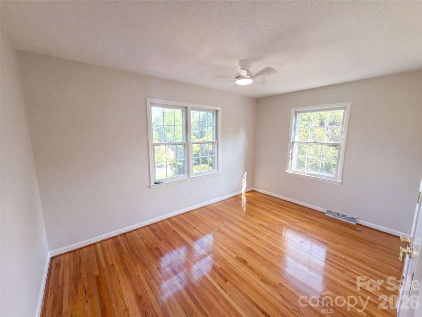 1030 Mclaughlin Drive, Charlotte, NC 28212.  MLS# CAR4423683, YatesRealty ID 33132. 