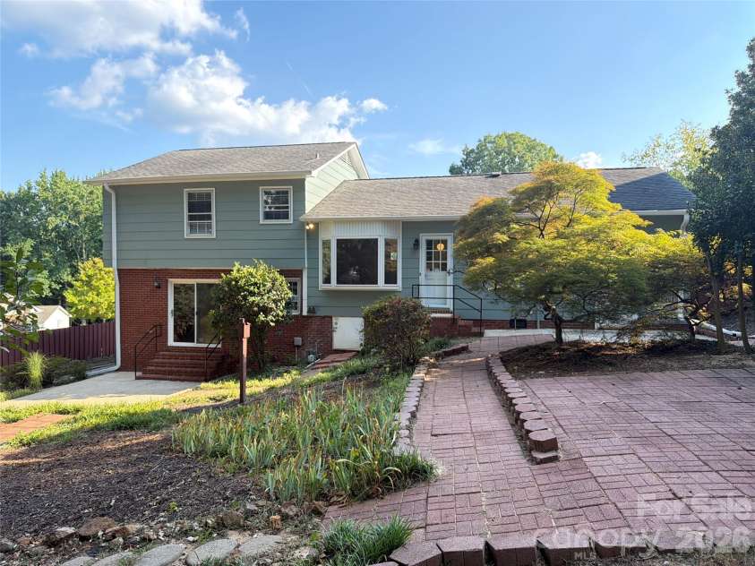 1030 Mclaughlin Drive, Charlotte, NC 28212.  MLS# CAR4423683, YatesRealty ID 33132. 