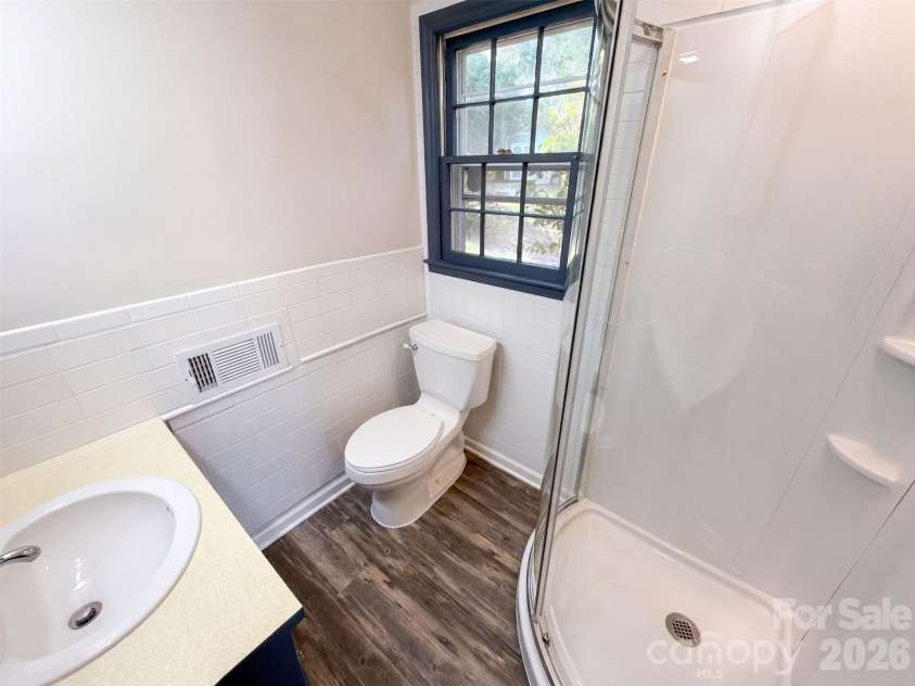 1030 Mclaughlin Drive, Charlotte, NC 28212.  MLS# CAR4423683, YatesRealty ID 33132. 