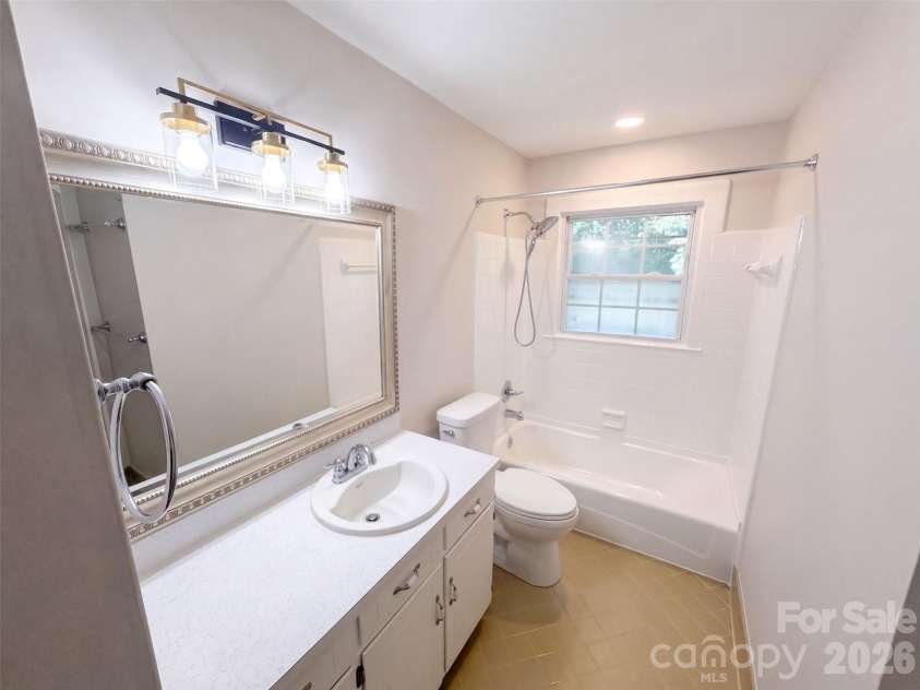 1030 Mclaughlin Drive, Charlotte, NC 28212.  MLS# CAR4423683, YatesRealty ID 33132. 