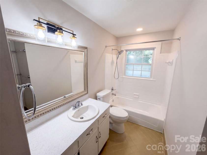 1030 Mclaughlin Drive, Charlotte, NC 28212.  MLS# CAR4423683, YatesRealty ID 33132. 