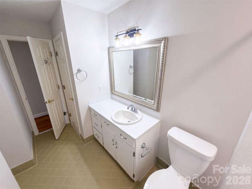 1030 Mclaughlin Drive, Charlotte, NC 28212.  MLS# CAR4423683, YatesRealty ID 33132. 