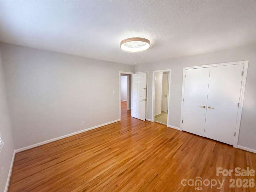 1030 Mclaughlin Drive, Charlotte, NC 28212.  MLS# CAR4423683, YatesRealty ID 33132. 