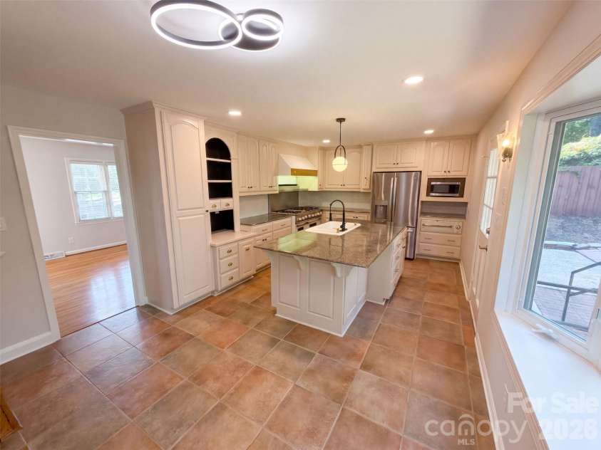 1030 Mclaughlin Drive, Charlotte, NC 28212.  MLS# CAR4423683, YatesRealty ID 33132. 