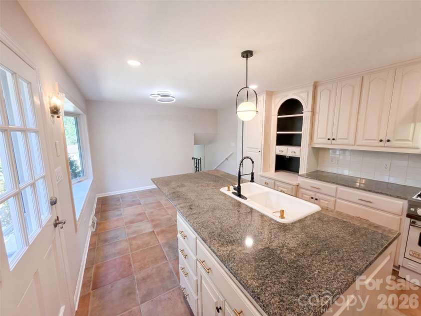 1030 Mclaughlin Drive, Charlotte, NC 28212.  MLS# CAR4423683, YatesRealty ID 33132. 
