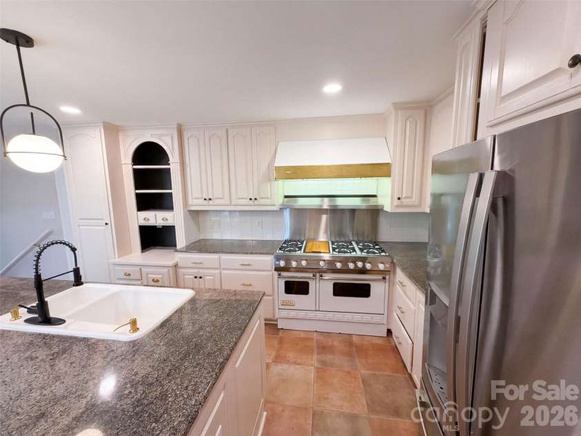 1030 Mclaughlin Drive, Charlotte, NC 28212.  MLS# CAR4423683, YatesRealty ID 33132. 