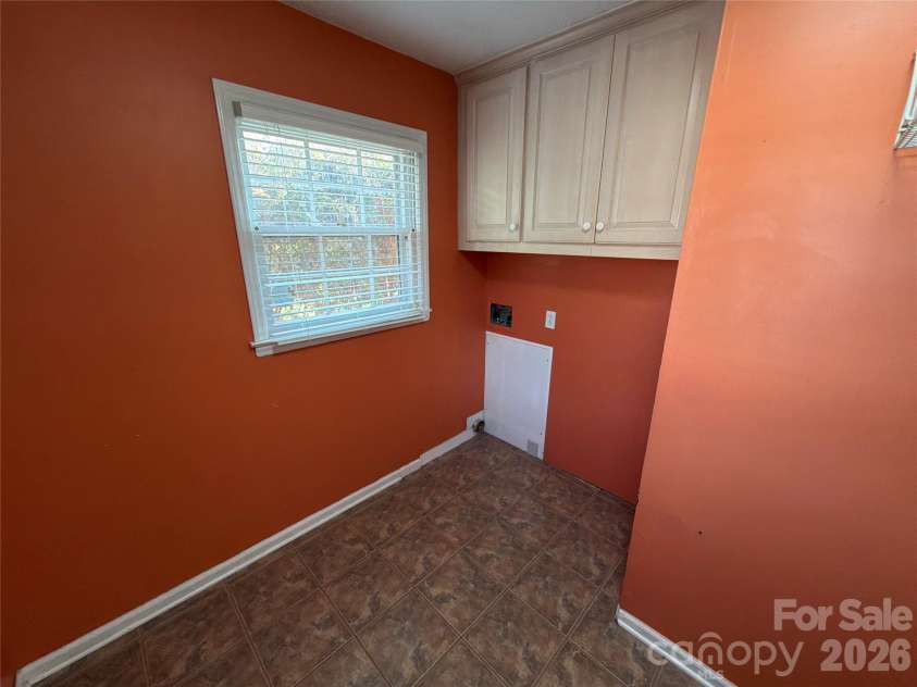 1030 Mclaughlin Drive, Charlotte, NC 28212.  MLS# CAR4423683, YatesRealty ID 33132. 