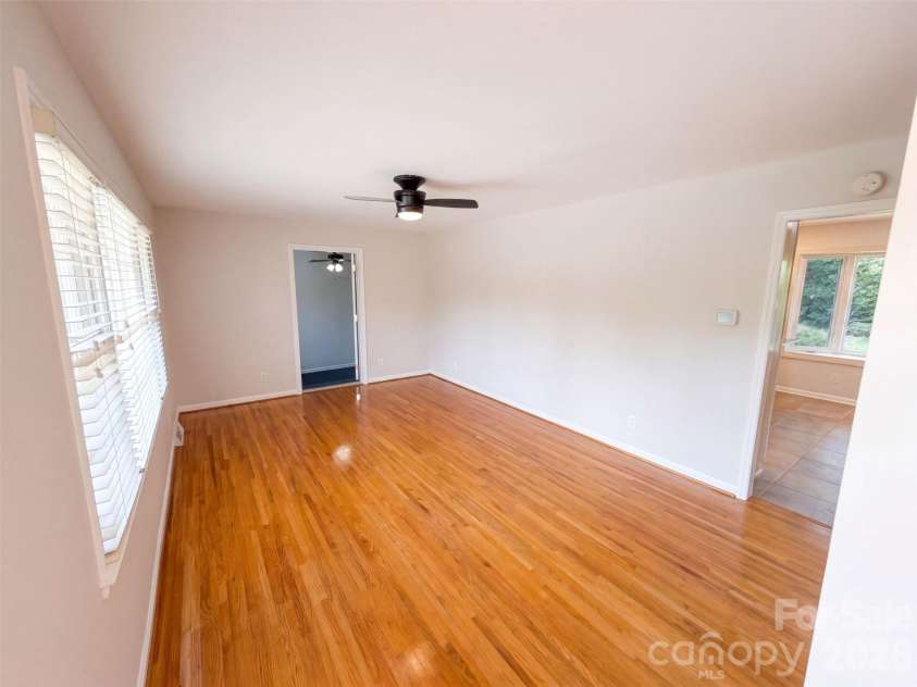 1030 Mclaughlin Drive, Charlotte, NC 28212.  MLS# CAR4423683, YatesRealty ID 33132. 