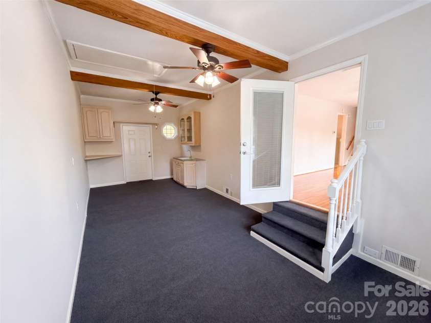 1030 Mclaughlin Drive, Charlotte, NC 28212.  MLS# CAR4423683, YatesRealty ID 33132. 