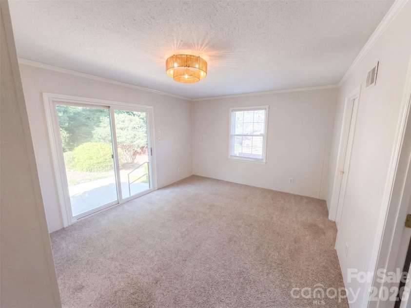 1030 Mclaughlin Drive, Charlotte, NC 28212.  MLS# CAR4423683, YatesRealty ID 33132. 