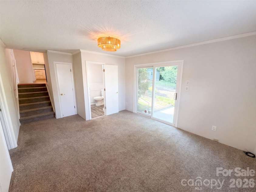 1030 Mclaughlin Drive, Charlotte, NC 28212.  MLS# CAR4423683, YatesRealty ID 33132. 