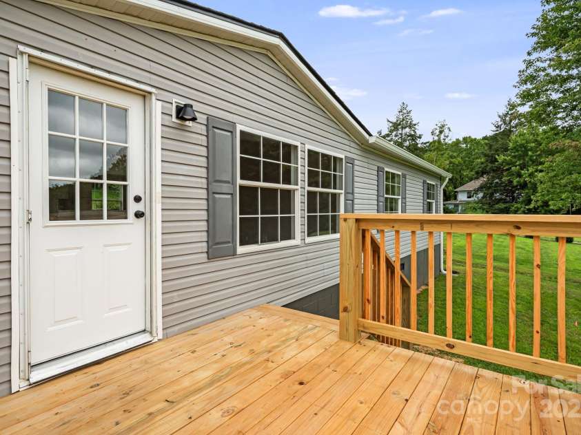 21 Toms Road, Candler, NC 28715.  MLS# CAR4289233, YatesRealty ID 33132. 