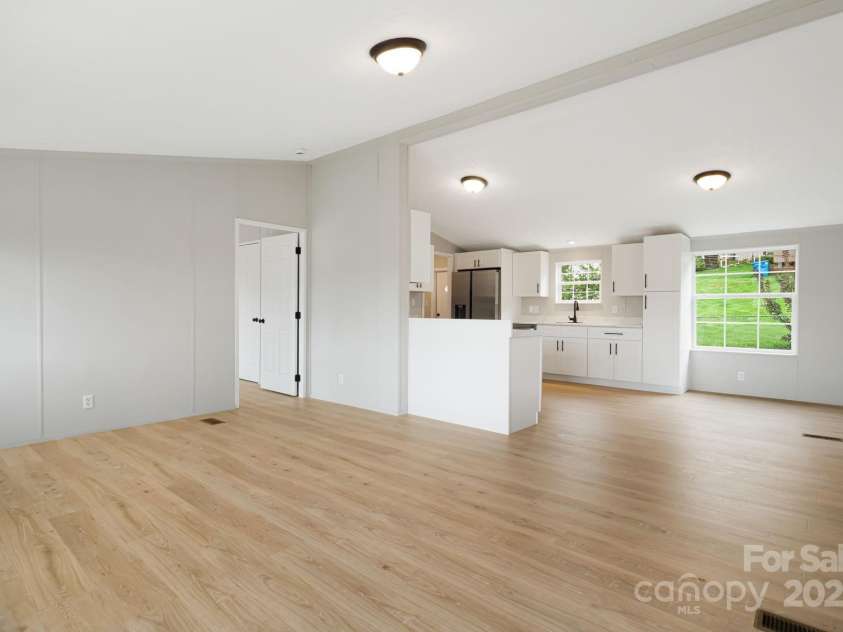 21 Toms Road, Candler, NC 28715.  MLS# CAR4289233, YatesRealty ID 33132. 