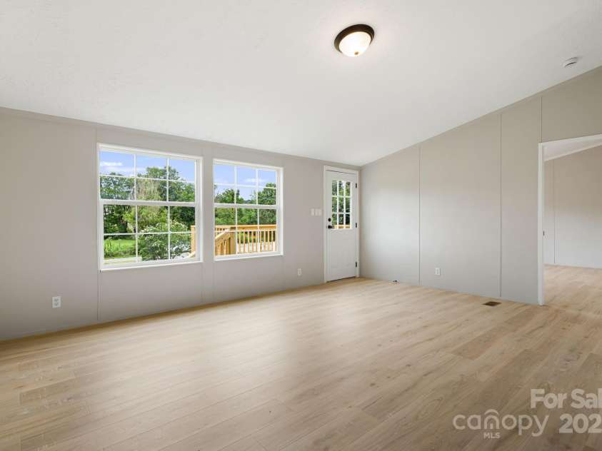 21 Toms Road, Candler, NC 28715.  MLS# CAR4289233, YatesRealty ID 33132. 