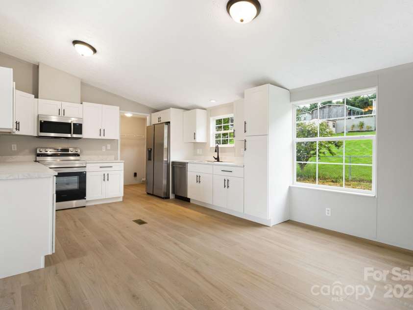 21 Toms Road, Candler, NC 28715.  MLS# CAR4289233, YatesRealty ID 33132. 