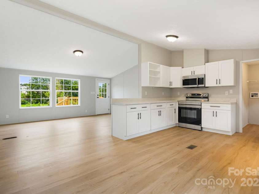 21 Toms Road, Candler, NC 28715.  MLS# CAR4289233, YatesRealty ID 33132. 