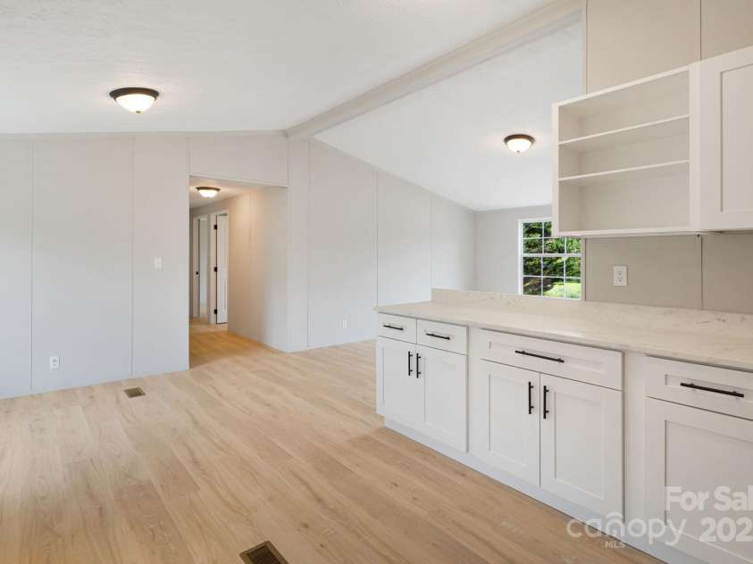 21 Toms Road, Candler, NC 28715.  MLS# CAR4289233, YatesRealty ID 33132. 