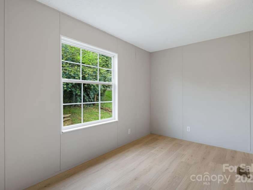 21 Toms Road, Candler, NC 28715.  MLS# CAR4289233, YatesRealty ID 33132. 