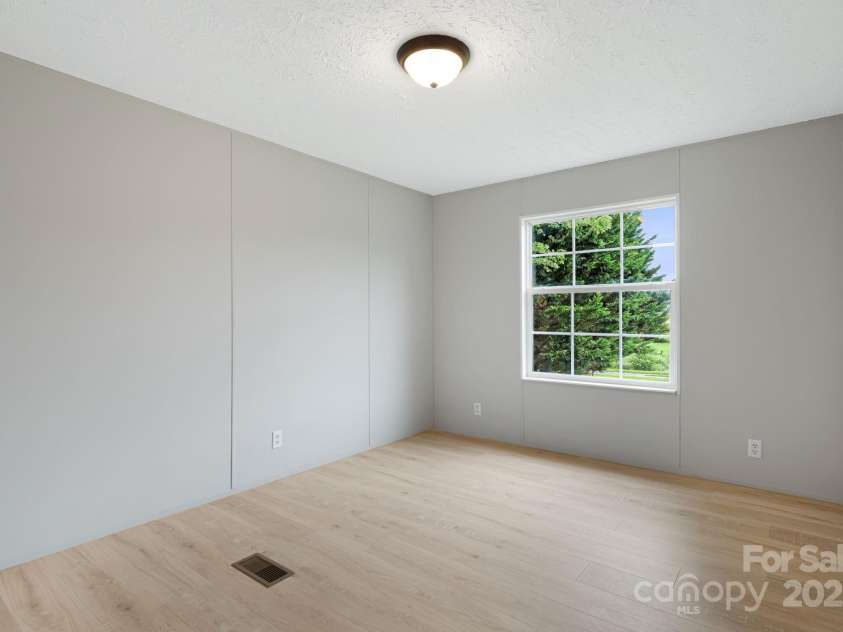 21 Toms Road, Candler, NC 28715.  MLS# CAR4289233, YatesRealty ID 33132. 