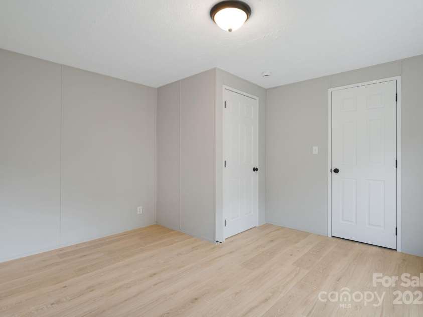 21 Toms Road, Candler, NC 28715.  MLS# CAR4289233, YatesRealty ID 33132. 