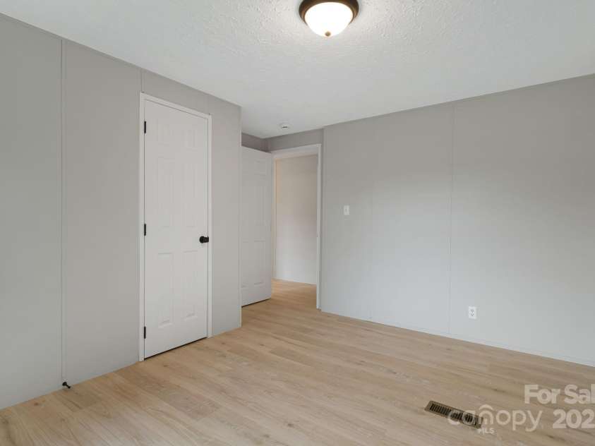 21 Toms Road, Candler, NC 28715.  MLS# CAR4289233, YatesRealty ID 33132. 