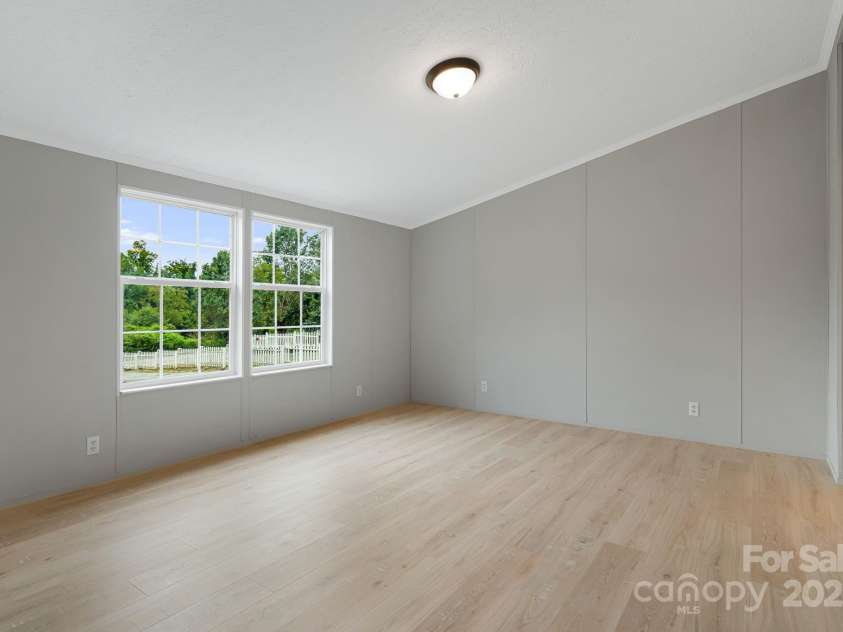 21 Toms Road, Candler, NC 28715.  MLS# CAR4289233, YatesRealty ID 33132. 