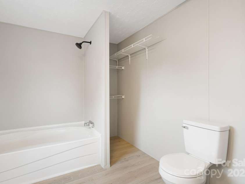 21 Toms Road, Candler, NC 28715.  MLS# CAR4289233, YatesRealty ID 33132. 