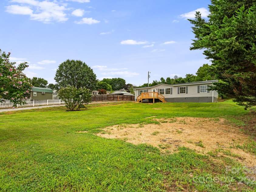 21 Toms Road, Candler, NC 28715.  MLS# CAR4289233, YatesRealty ID 33132. 