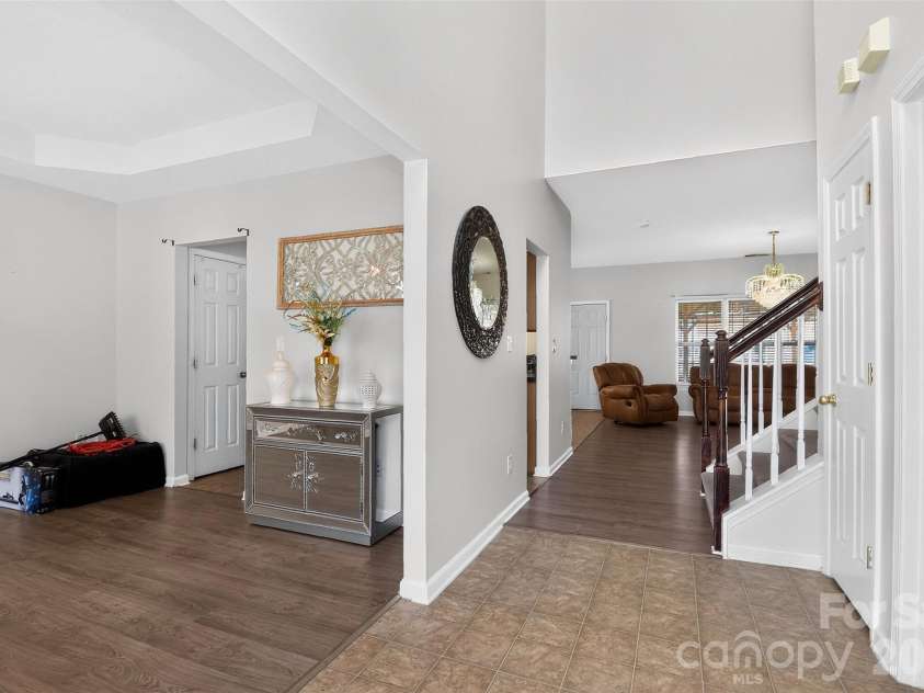 7613 Deluca Drive, Charlotte, NC 28215.  MLS# CAR4396462, YatesRealty ID 33133. 