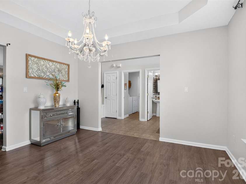 7613 Deluca Drive, Charlotte, NC 28215.  MLS# CAR4396462, YatesRealty ID 33133. 