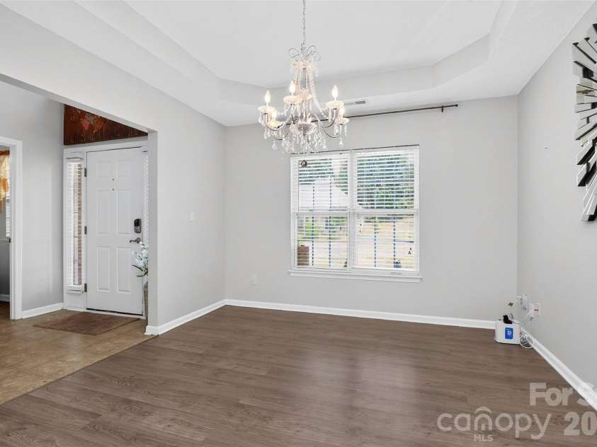 7613 Deluca Drive, Charlotte, NC 28215.  MLS# CAR4396462, YatesRealty ID 33133. 