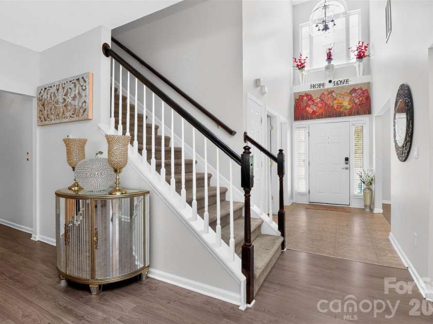 7613 Deluca Drive, Charlotte, NC 28215.  MLS# CAR4396462, YatesRealty ID 33133. 