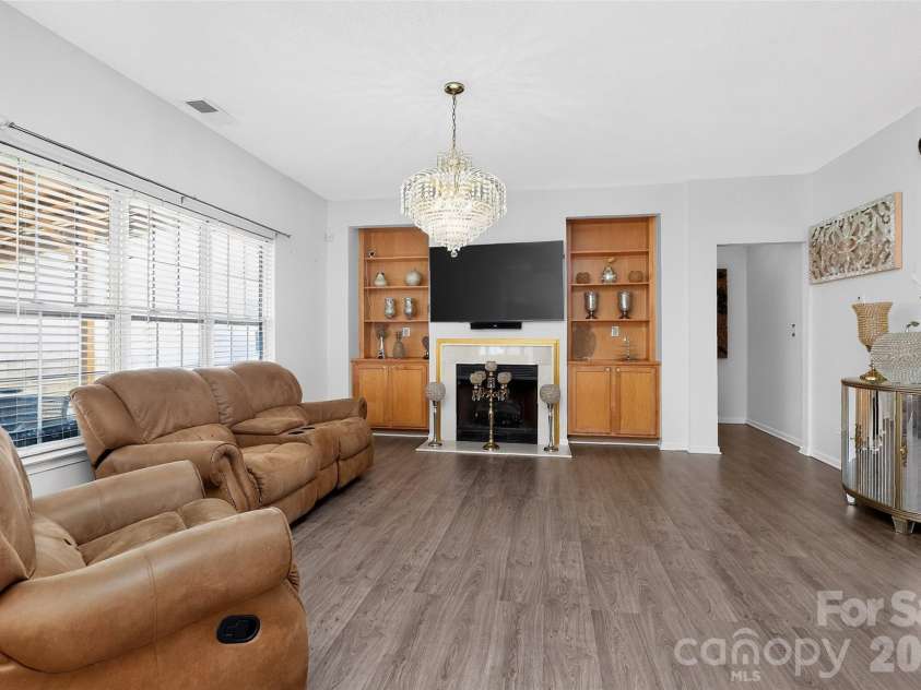 7613 Deluca Drive, Charlotte, NC 28215.  MLS# CAR4396462, YatesRealty ID 33133. 