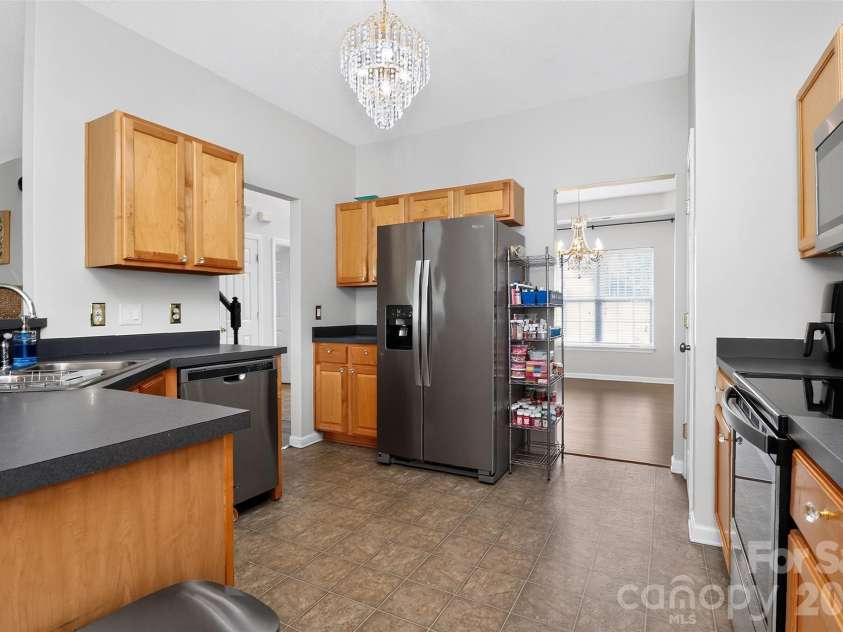 7613 Deluca Drive, Charlotte, NC 28215.  MLS# CAR4396462, YatesRealty ID 33133. 