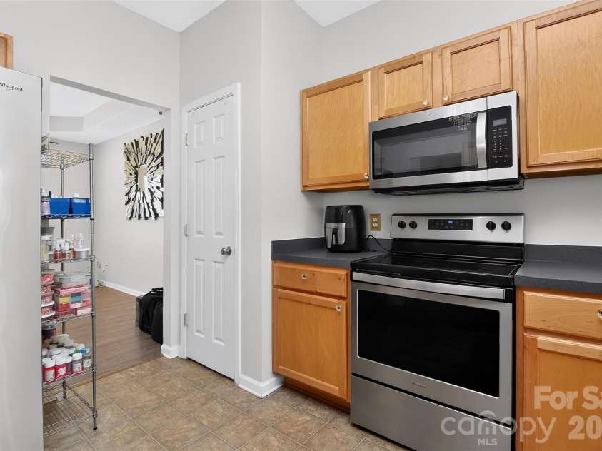 7613 Deluca Drive, Charlotte, NC 28215.  MLS# CAR4396462, YatesRealty ID 33133. 