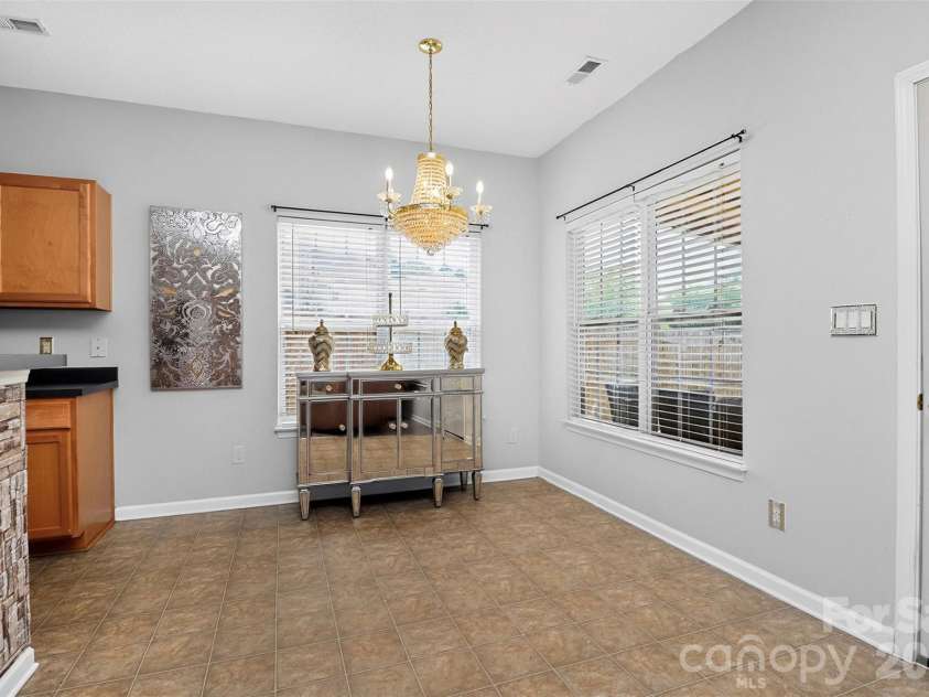 7613 Deluca Drive, Charlotte, NC 28215.  MLS# CAR4396462, YatesRealty ID 33133. 